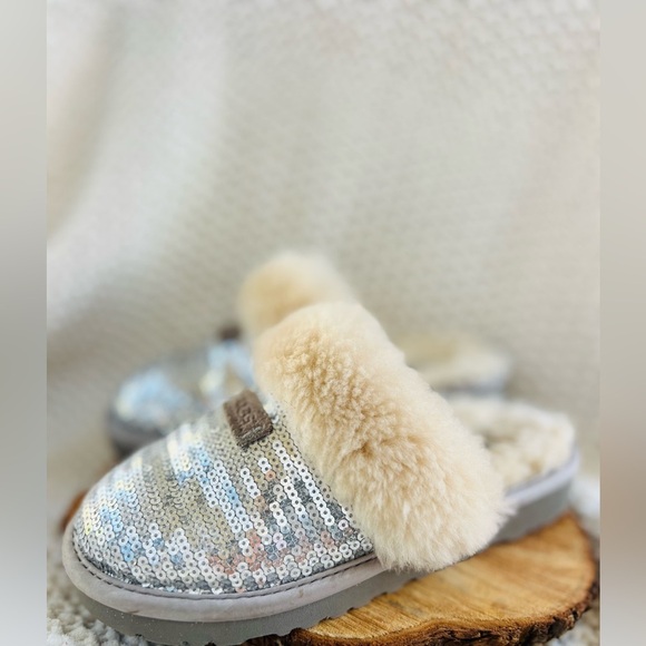 UGG kids slippers inside and outdoor silver sequin size 1 gentle used - Picture 2 of 7